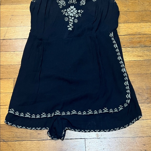 Free People Embroidered Tank Top Romper in Black & Tan, size 6 - Picture 4 of 13
